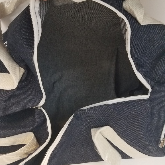 Small gym duffle navy blue lightly used - Picture 4 of 4